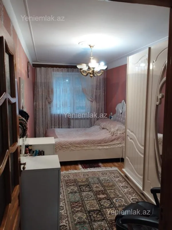 Satılır 4 otaqlı köhnə tikili 90 m²