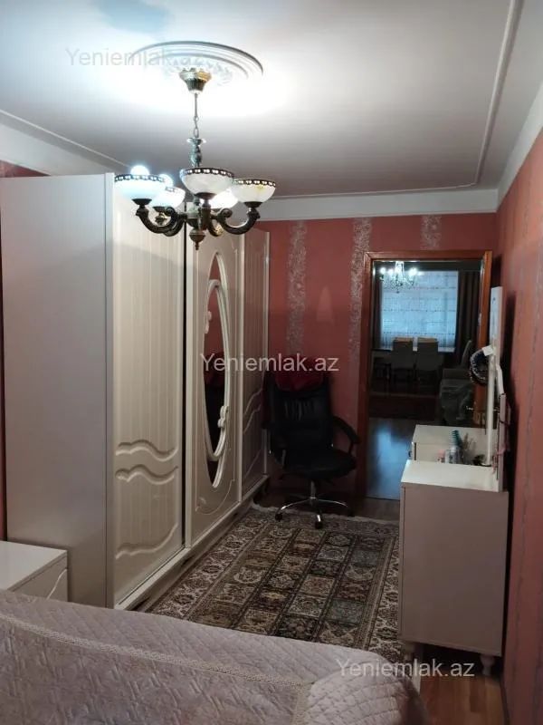 Satılır 4 otaqlı köhnə tikili 90 m²