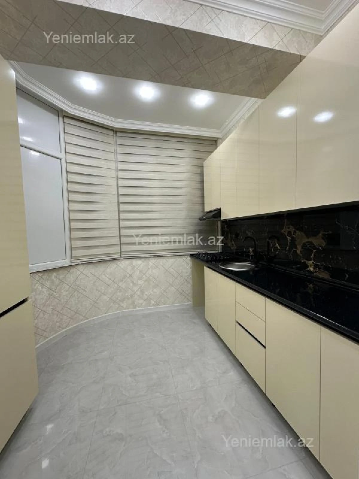 Satılır 3 otaqlı yeni tikili 75 m²