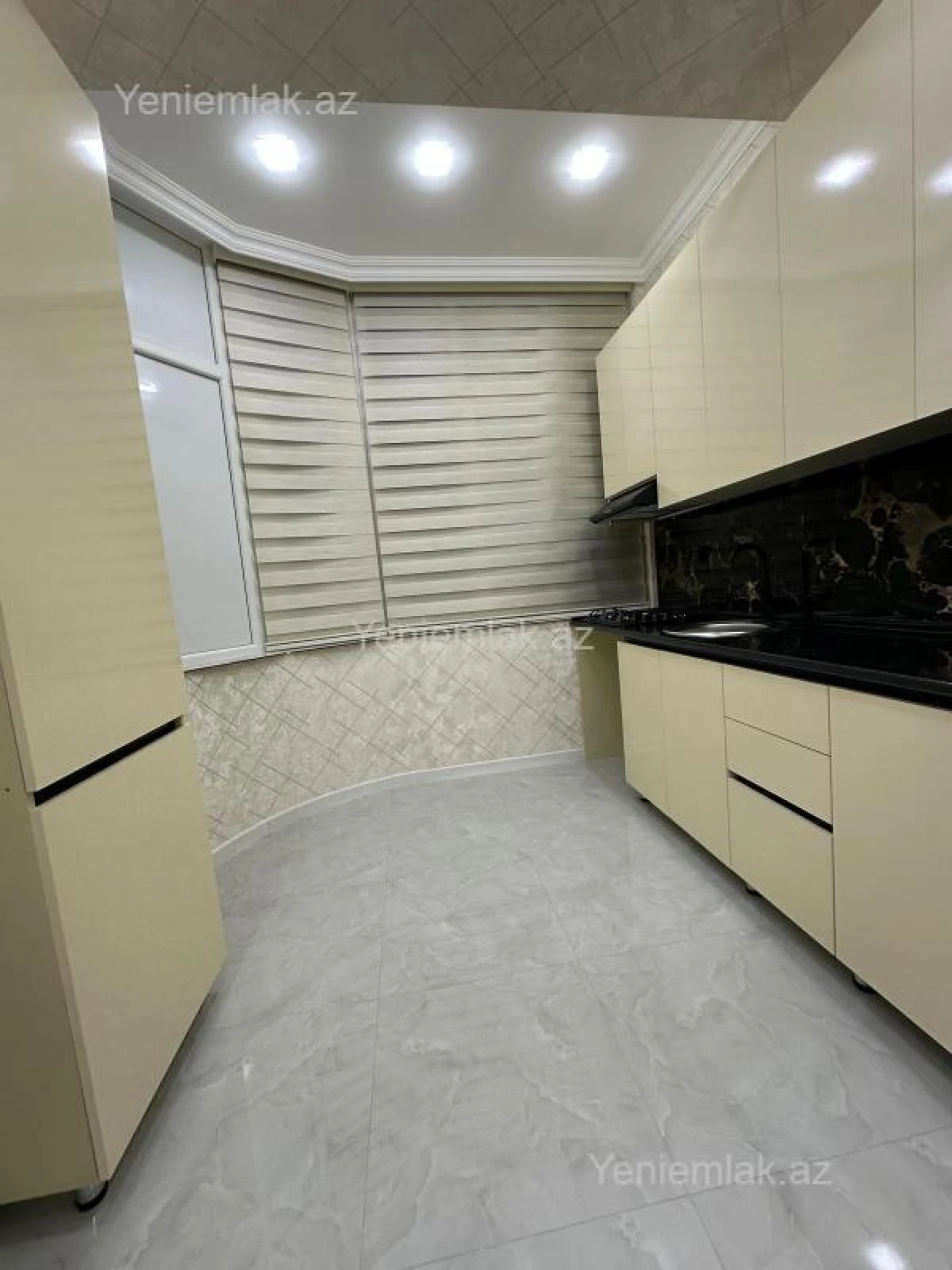 Satılır 3 otaqlı yeni tikili 75 m²