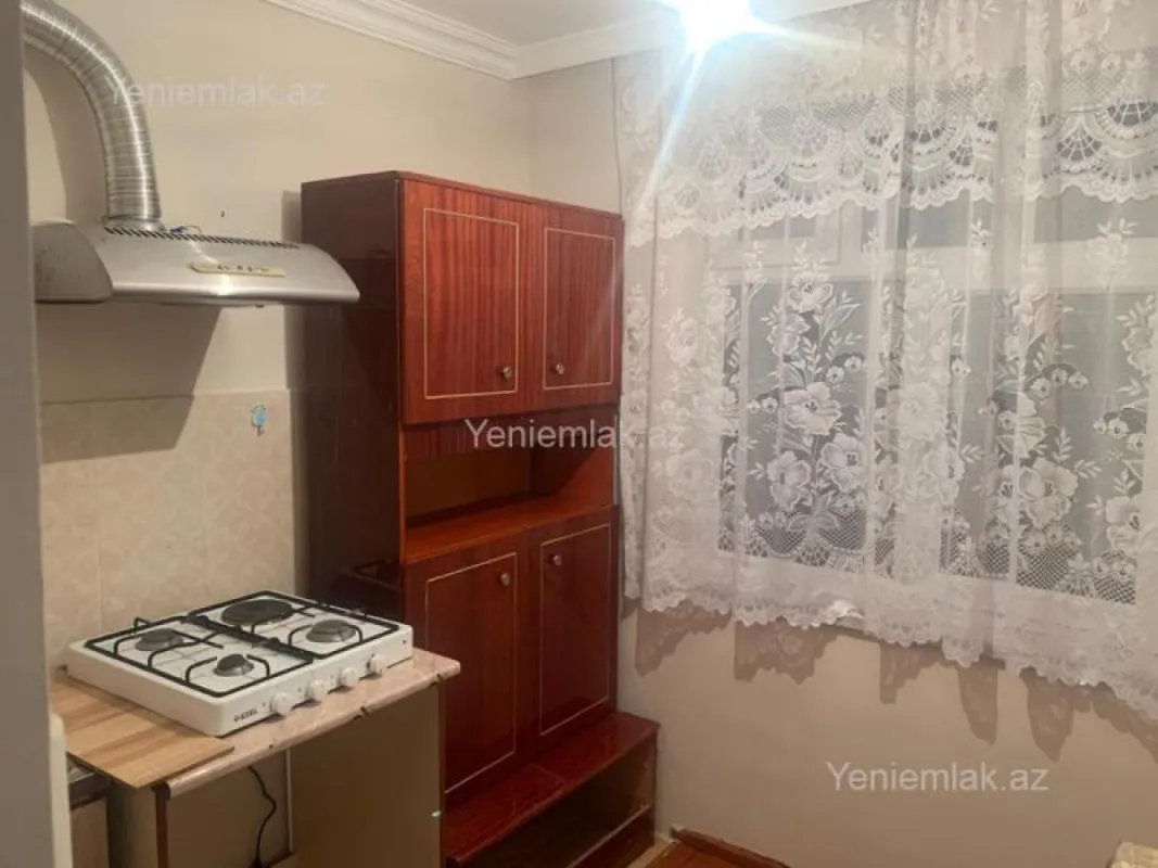 Satılır 1 otaqlı köhnə tikili 32 m²