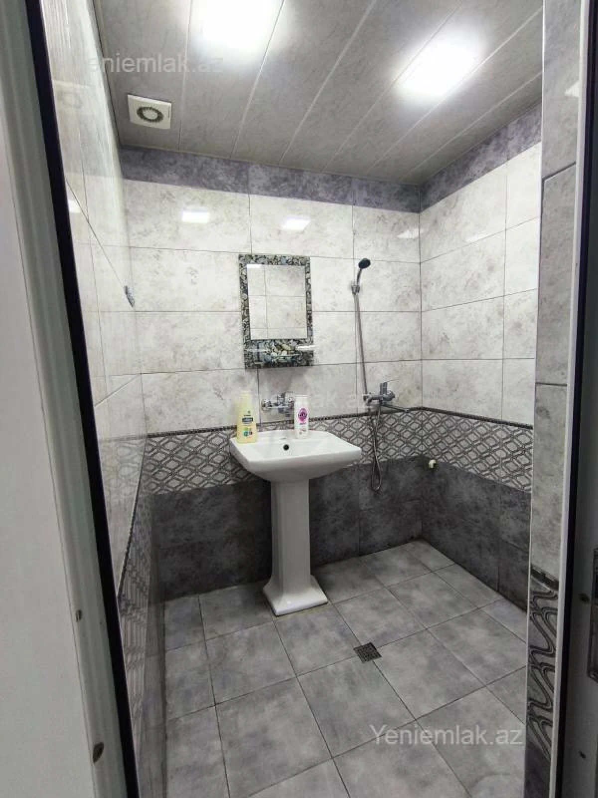 Satılır 3 otaqlı köhnə tikili 60 m²