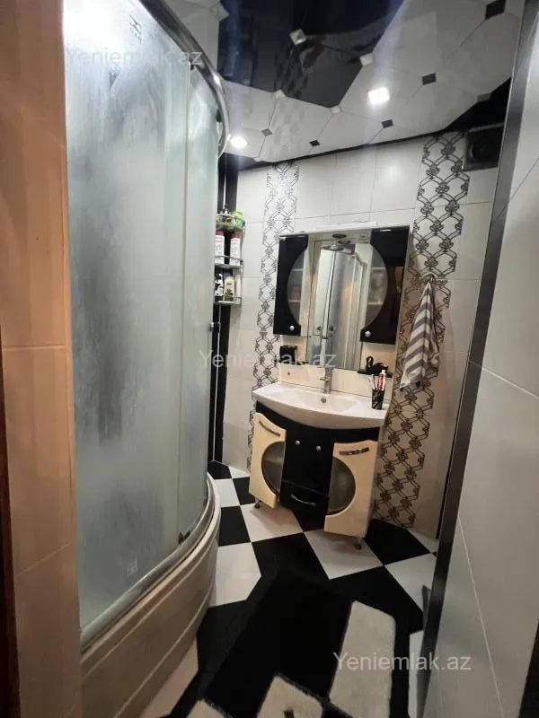 Satılır 4 otaqlı köhnə tikili 100 m²