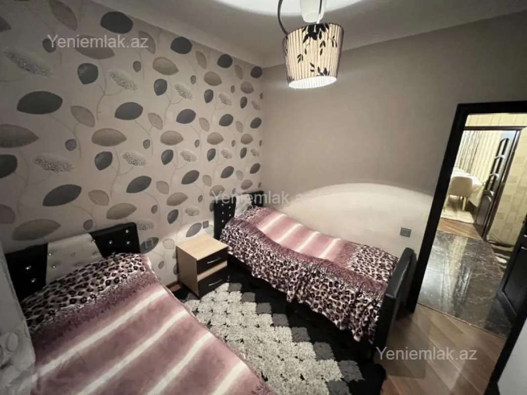 Satılır 4 otaqlı köhnə tikili 100 m²