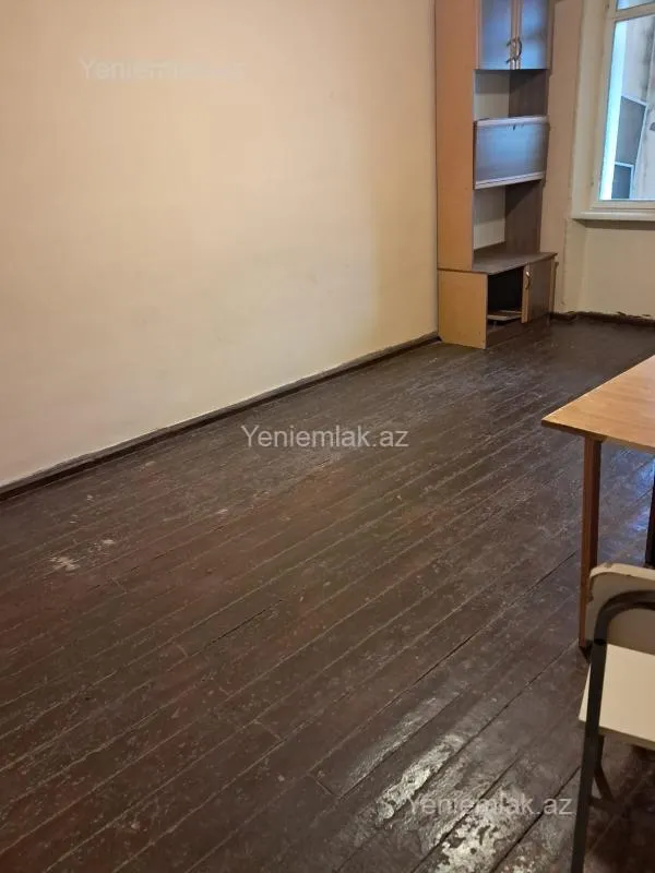 Satılır 1 otaqlı köhnə tikili 36 m²