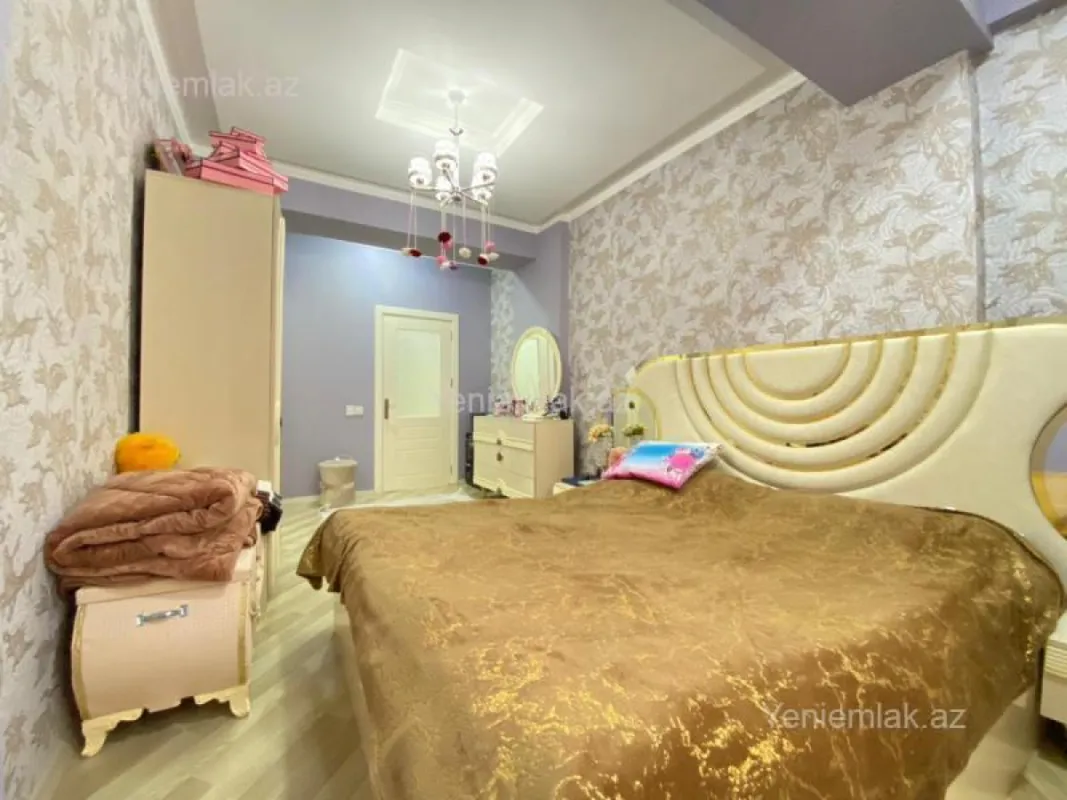 Satılır 3 otaqlı yeni tikili 130 m²