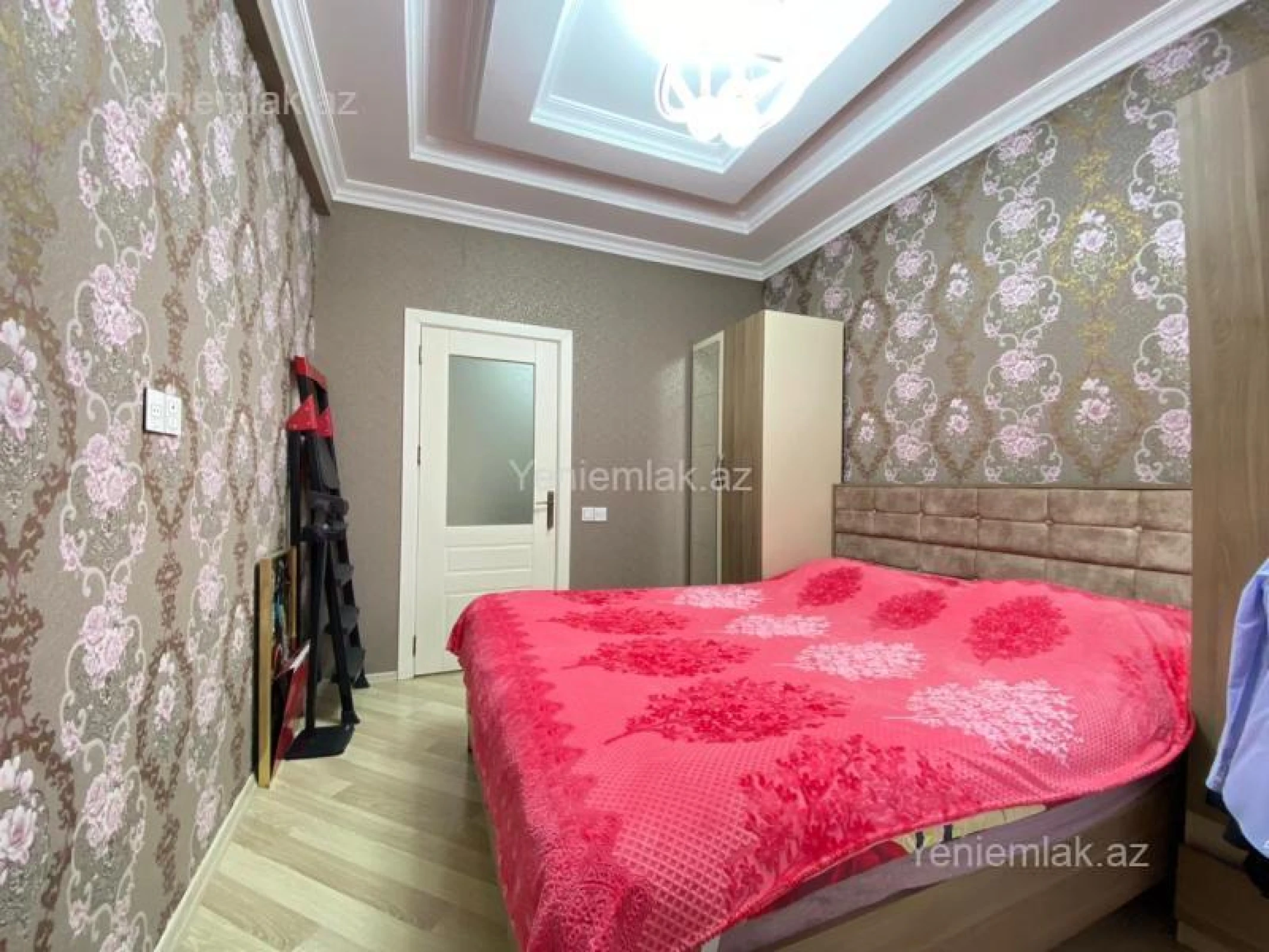 Satılır 3 otaqlı yeni tikili 130 m²