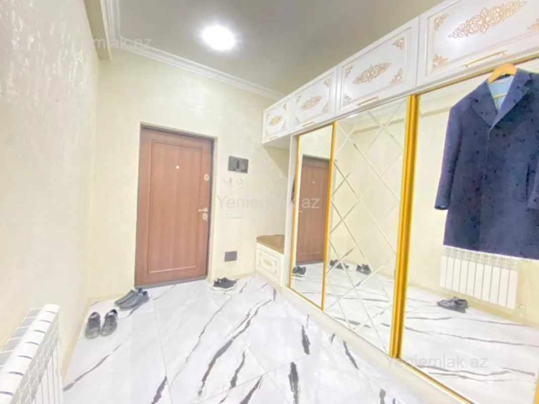 Satılır 3 otaqlı yeni tikili 130 m²