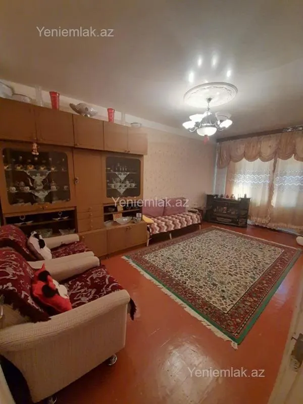 Satılır 3 otaqlı köhnə tikili 75 m²