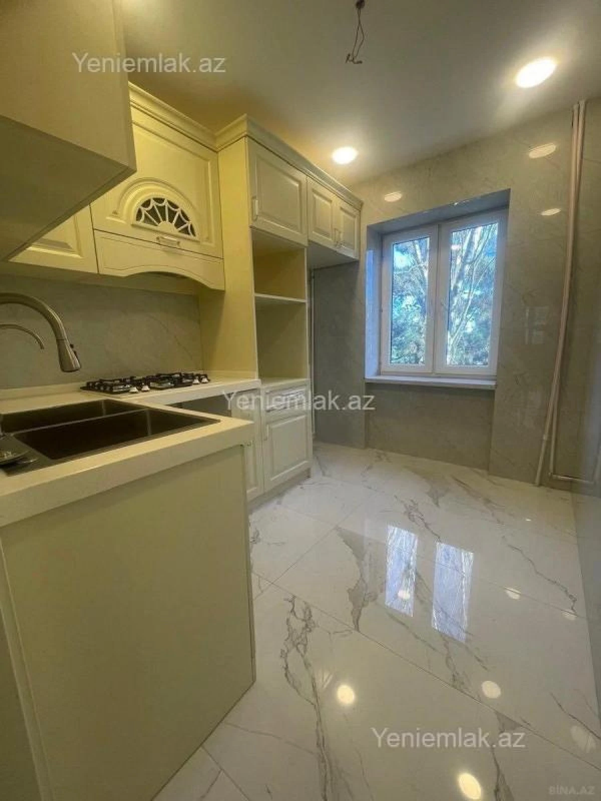 Satılır 3 otaqlı köhnə tikili 80 m²