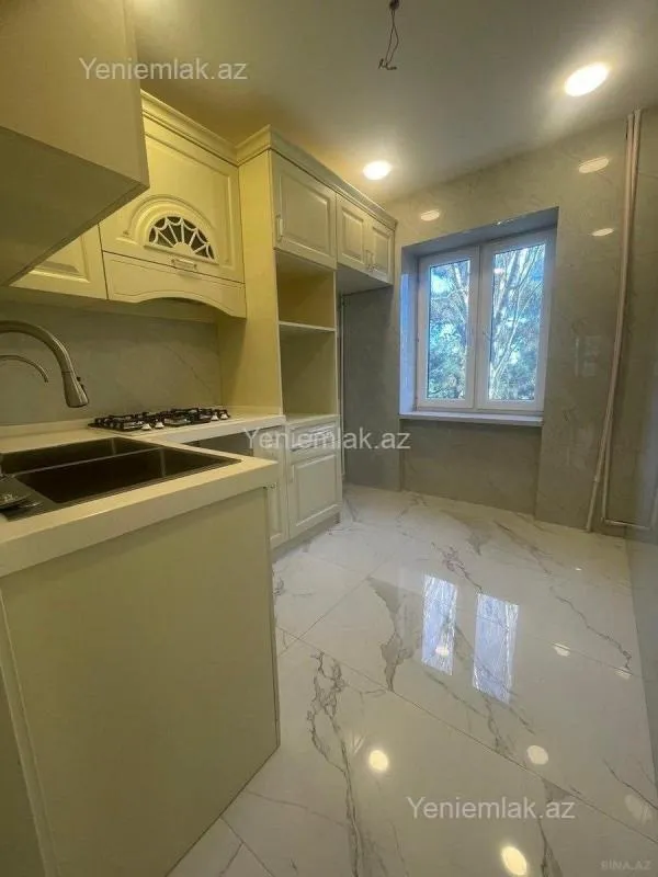 Satılır 3 otaqlı köhnə tikili 80 m²