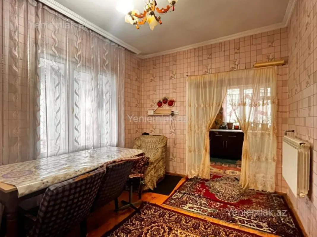 Satılır 4 otaqlı həyət evi 200 m²