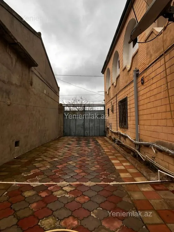 Satılır 4 otaqlı həyət evi 200 m²