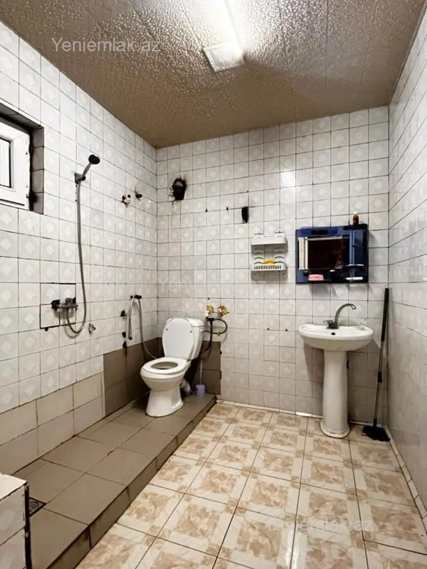 Satılır 4 otaqlı həyət evi 200 m²