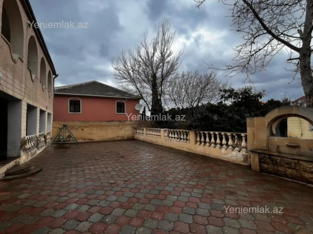 Satılır 4 otaqlı həyət evi 200 m²