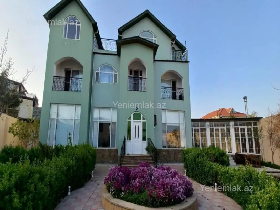 Satılır 7 otaqlı həyət evi 500 m²