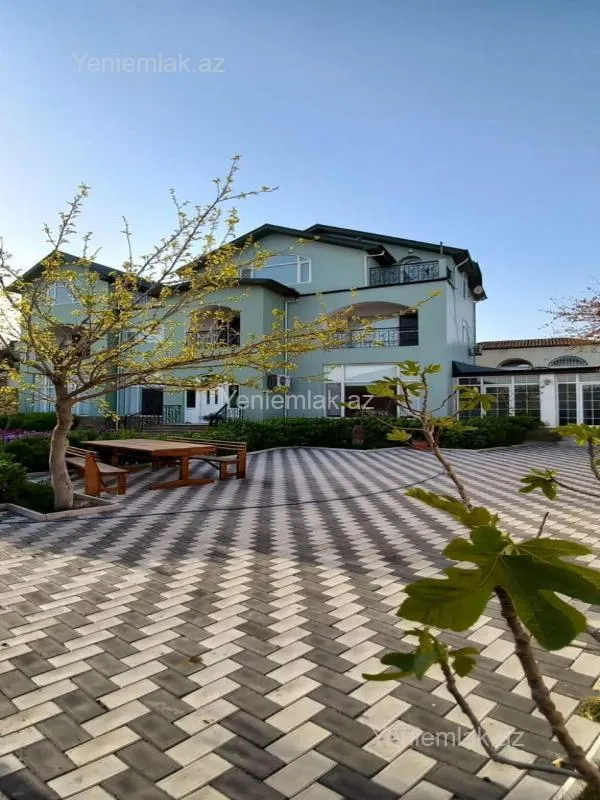Satılır 7 otaqlı həyət evi 500 m²