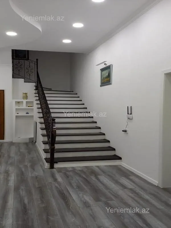 Satılır 7 otaqlı həyət evi 500 m²