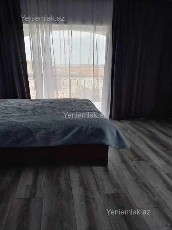 Satılır 7 otaqlı həyət evi 500 m²