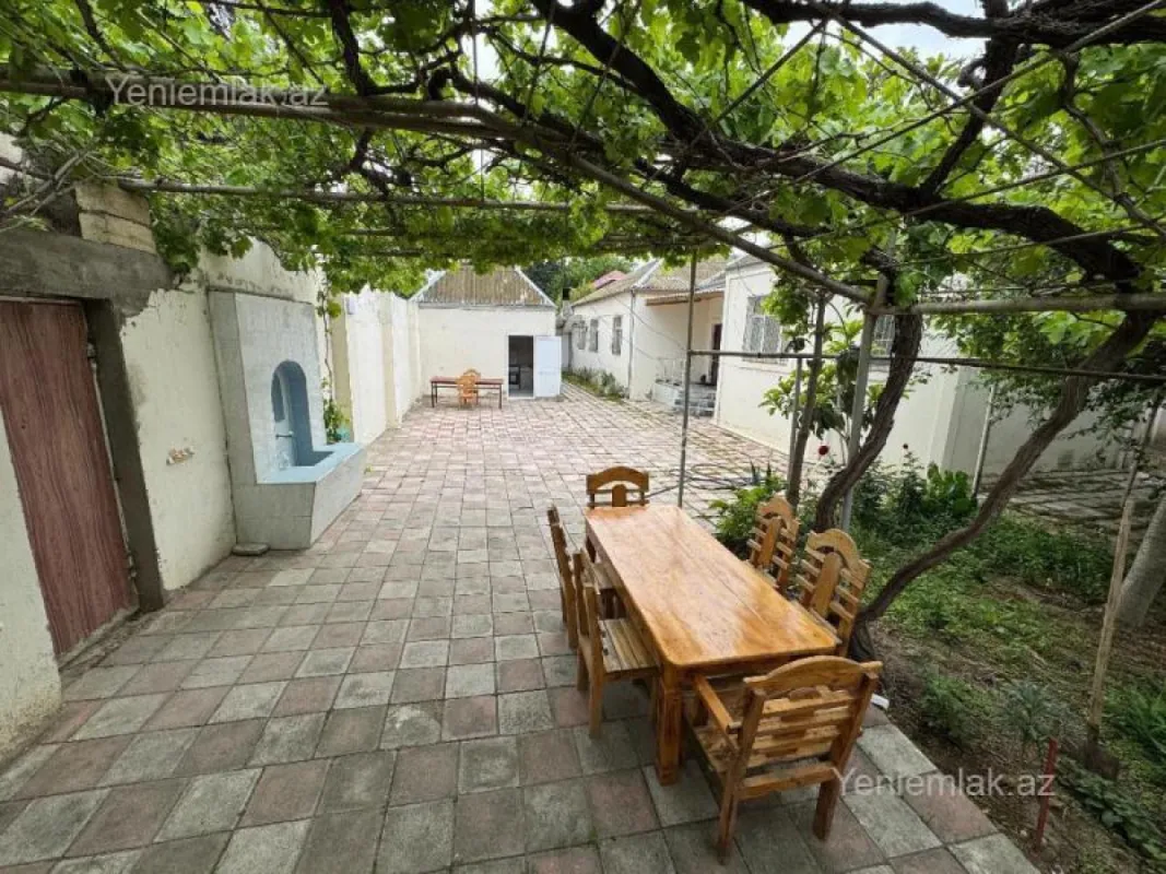 Satılır 5 otaqlı həyət evi 200 m²