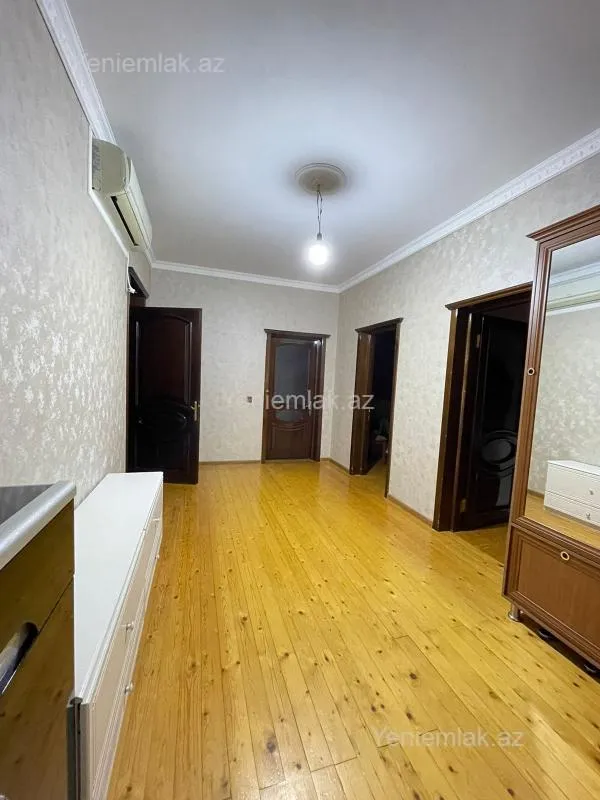 Satılır 5 otaqlı həyət evi 200 m²
