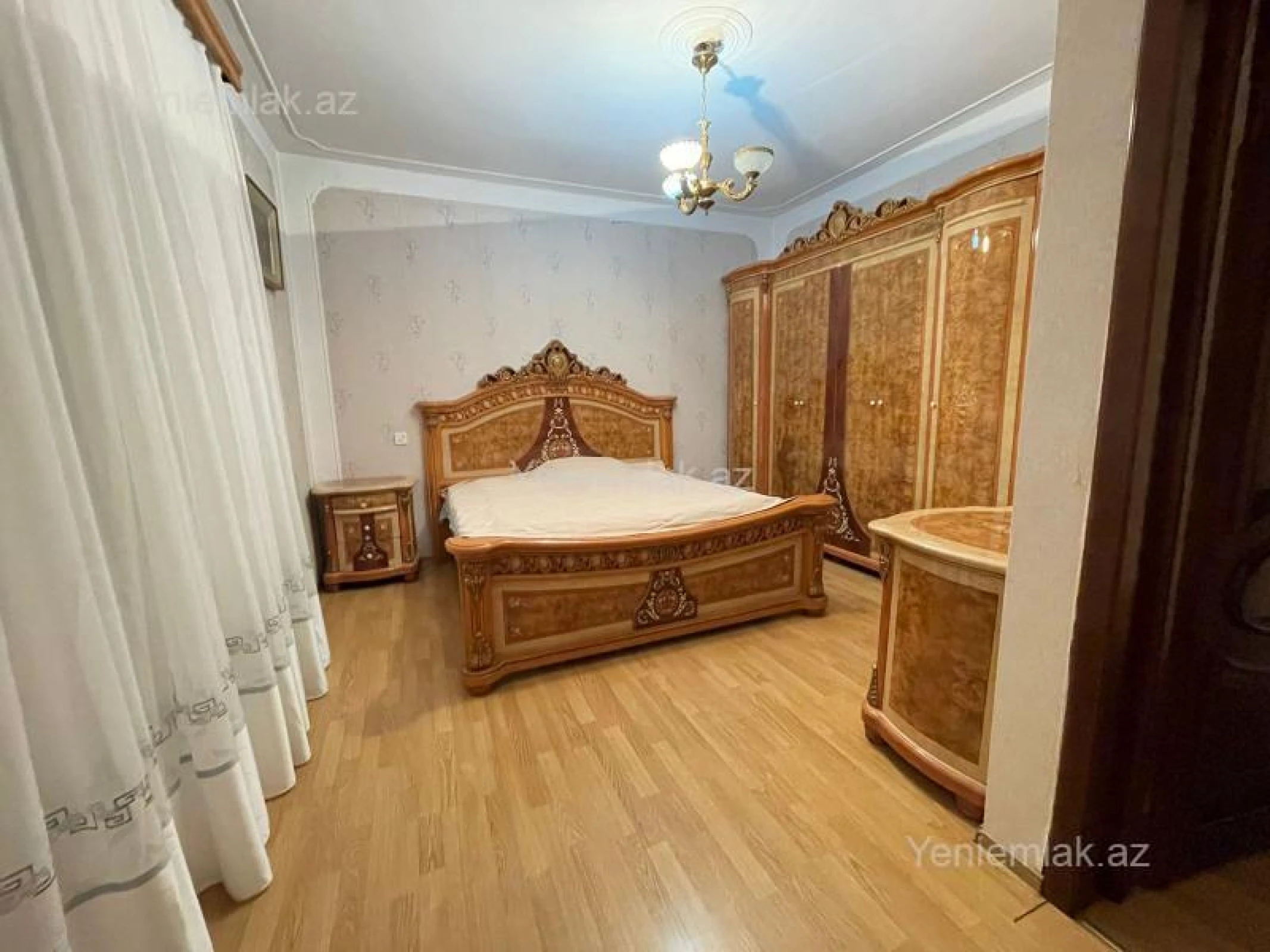 Satılır 5 otaqlı həyət evi 200 m²