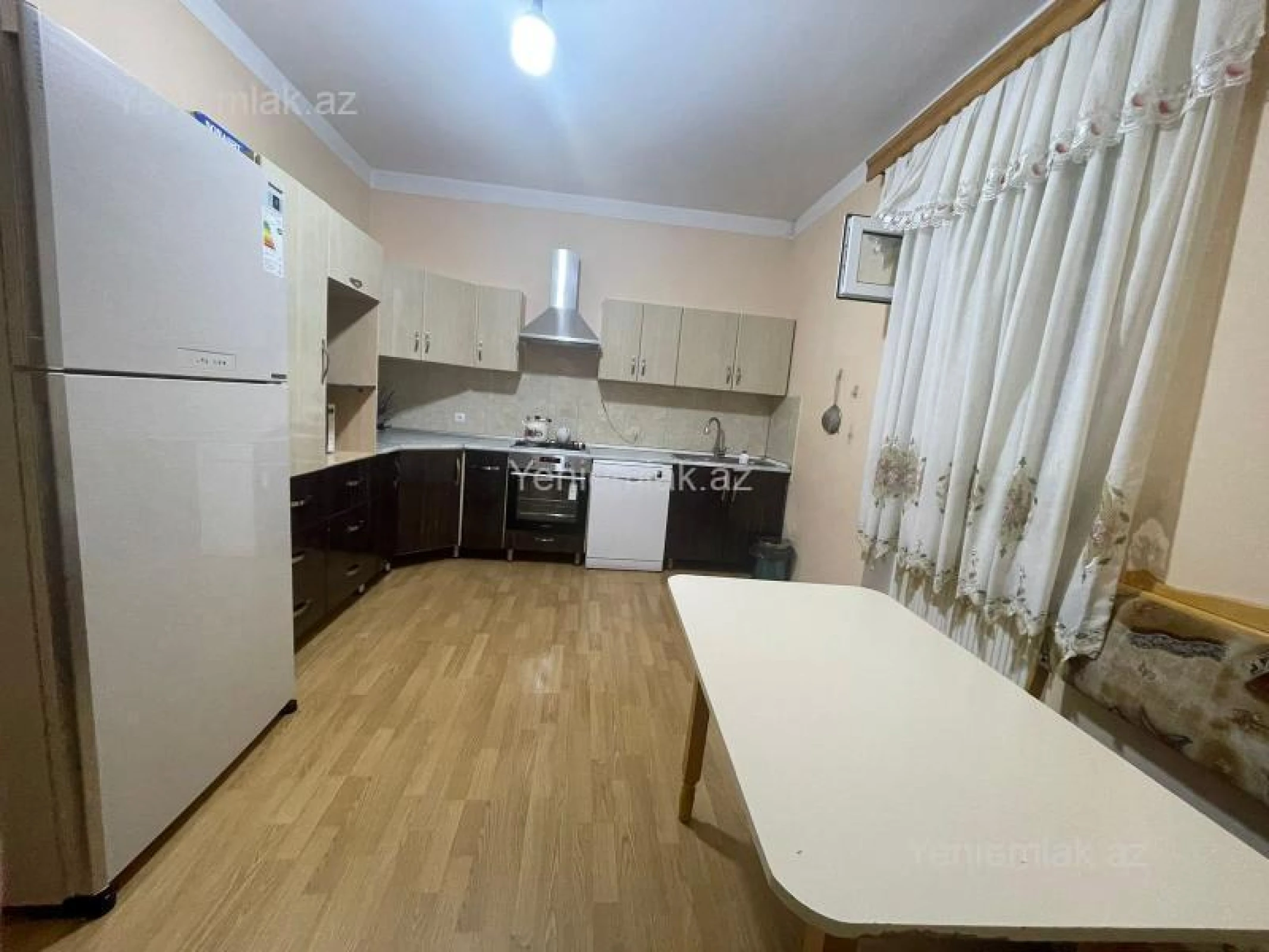 Satılır 5 otaqlı həyət evi 200 m²