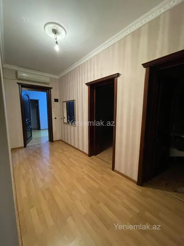 Satılır 5 otaqlı həyət evi 200 m²