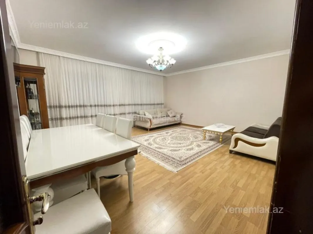 Satılır 5 otaqlı həyət evi 200 m²