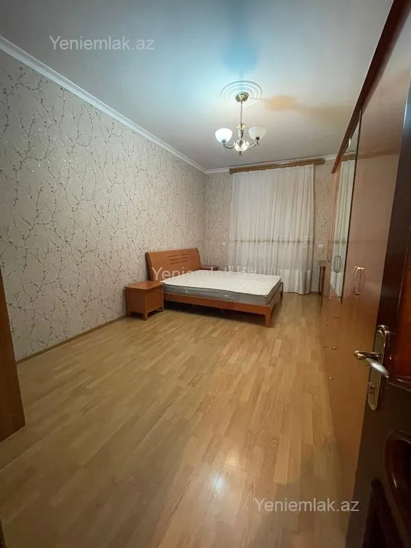 Satılır 5 otaqlı həyət evi 200 m²