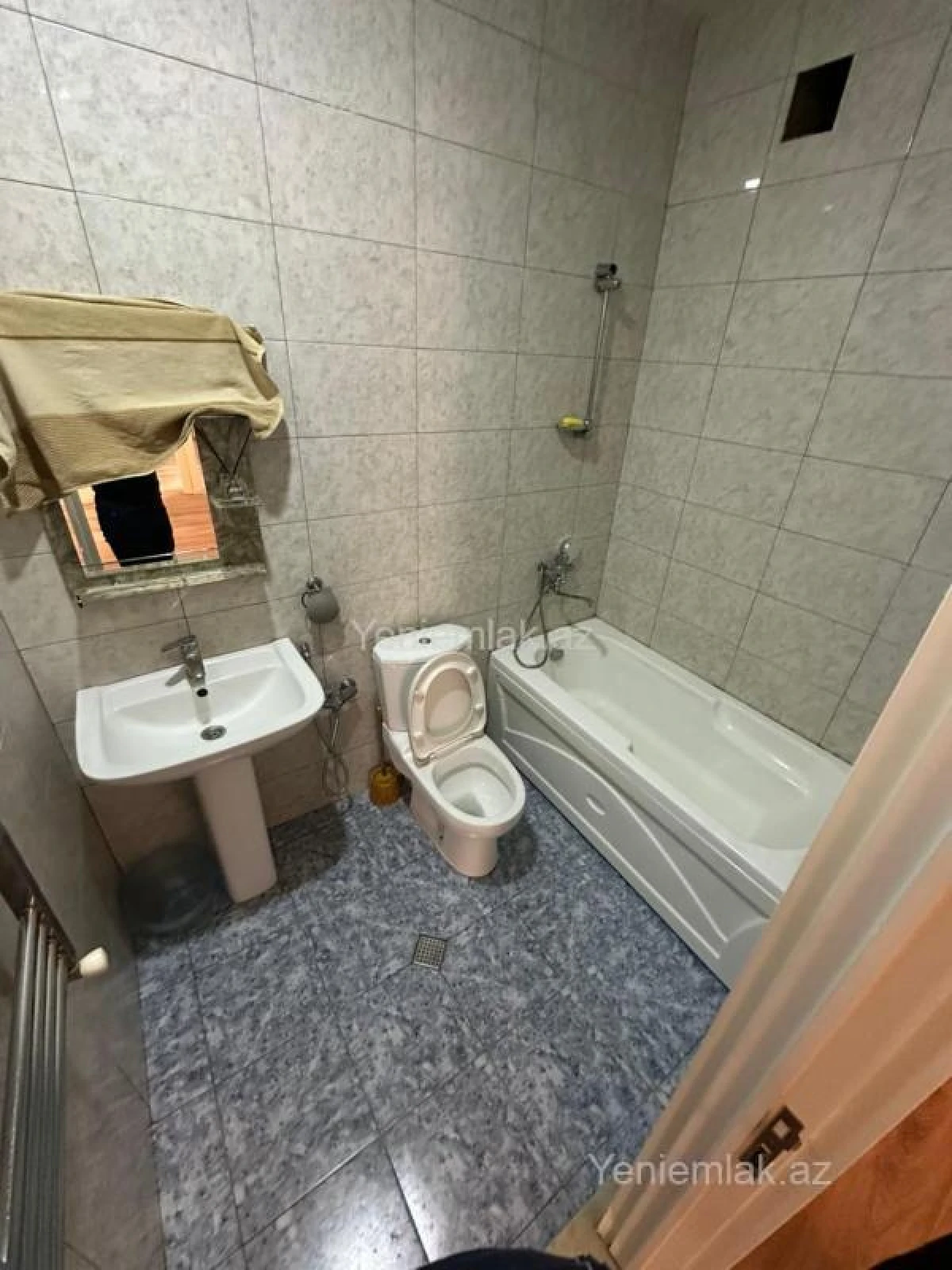 Satılır 3 otaqlı yeni tikili 75 m²