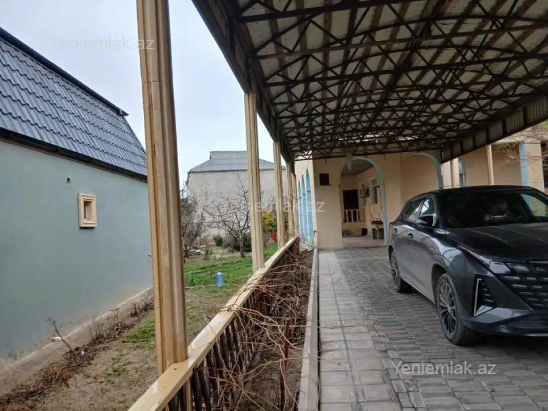 Satılır 8 otaqlı həyət evi 250 m²