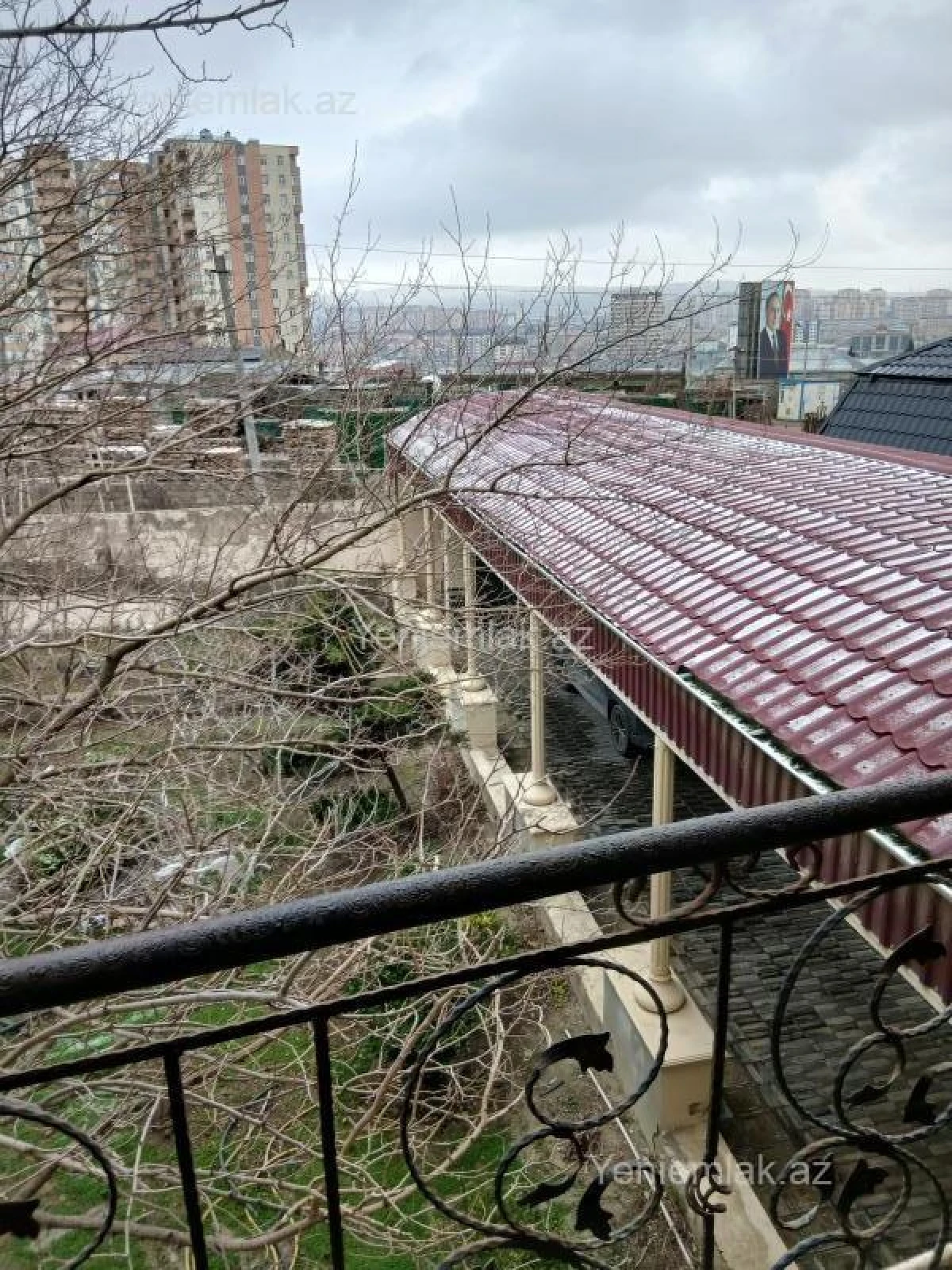 Satılır 8 otaqlı həyət evi 250 m²