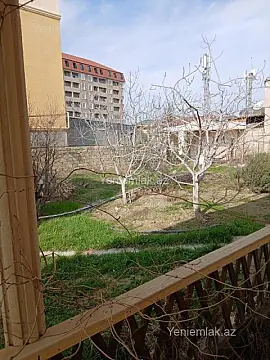 Satılır 8 otaqlı həyət evi 250 m²