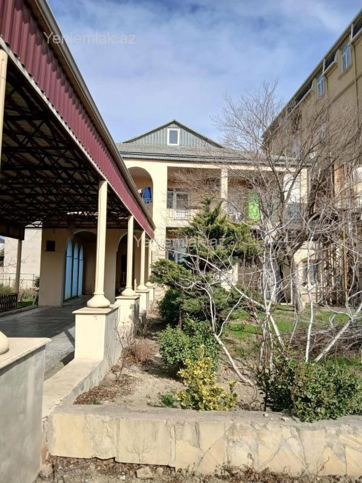 Satılır 8 otaqlı həyət evi 250 m²