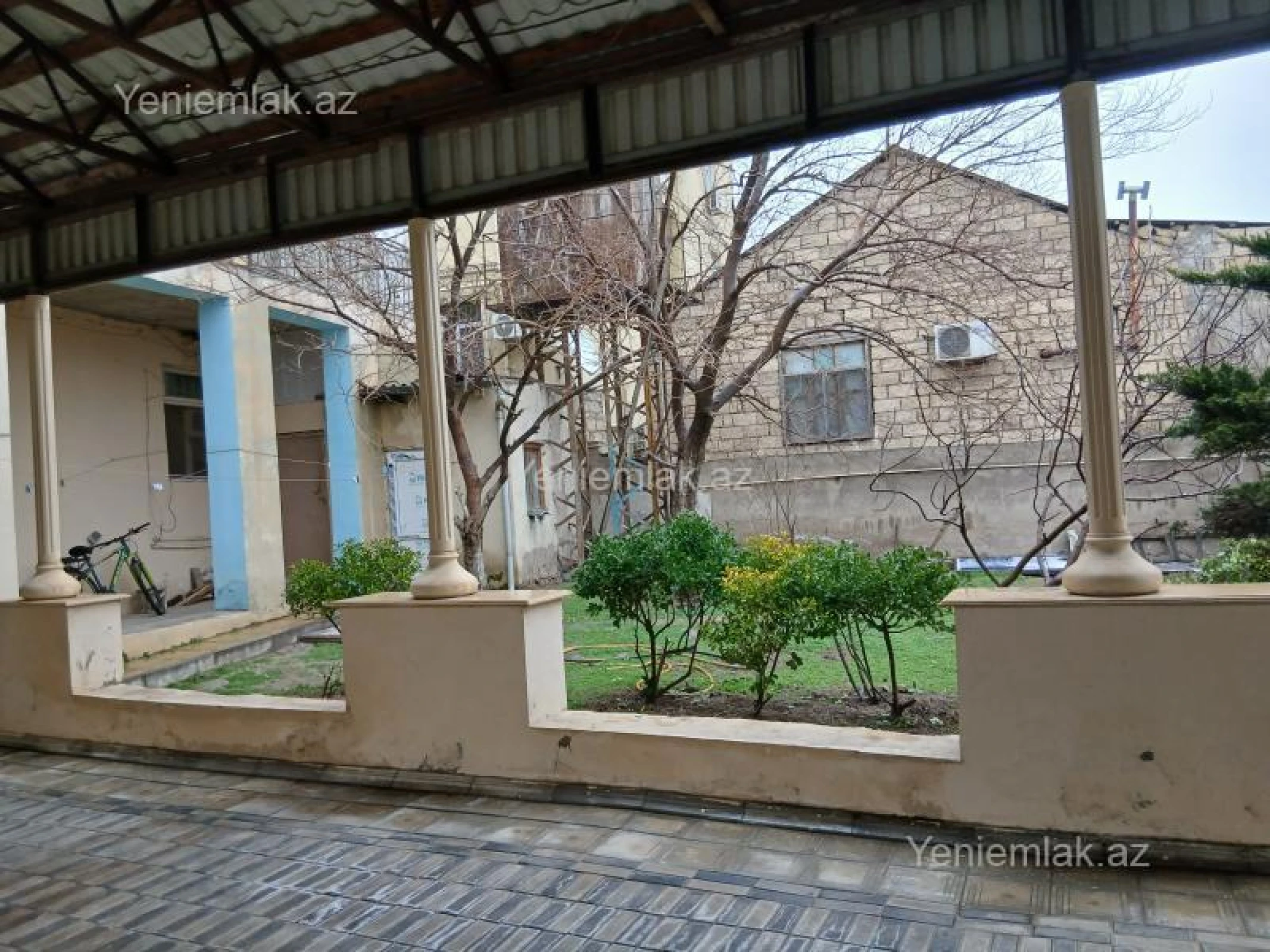 Satılır 8 otaqlı həyət evi 250 m²