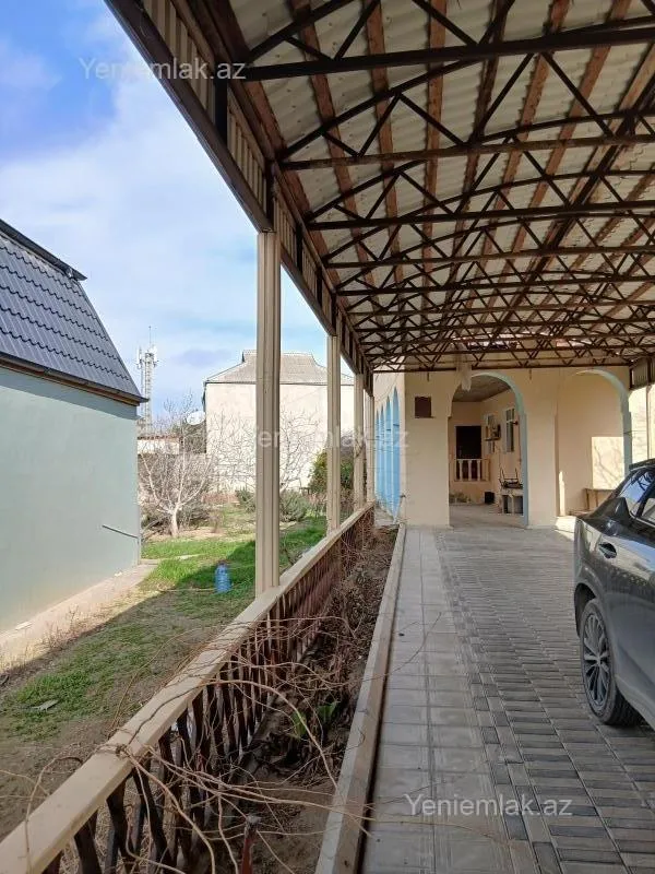 Satılır 8 otaqlı həyət evi 250 m²