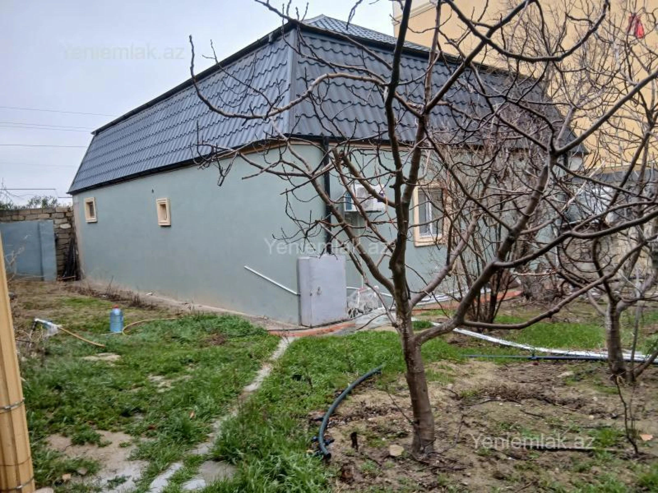 Satılır 8 otaqlı həyət evi 250 m²