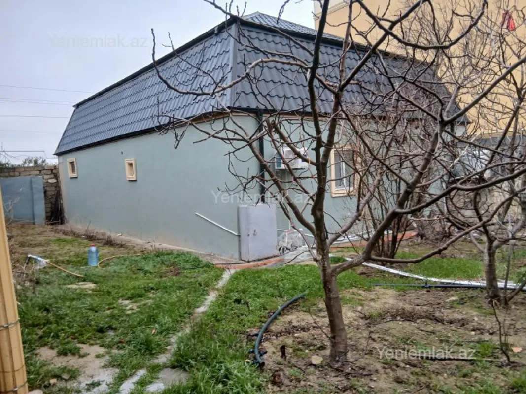 Satılır 8 otaqlı həyət evi 250 m²