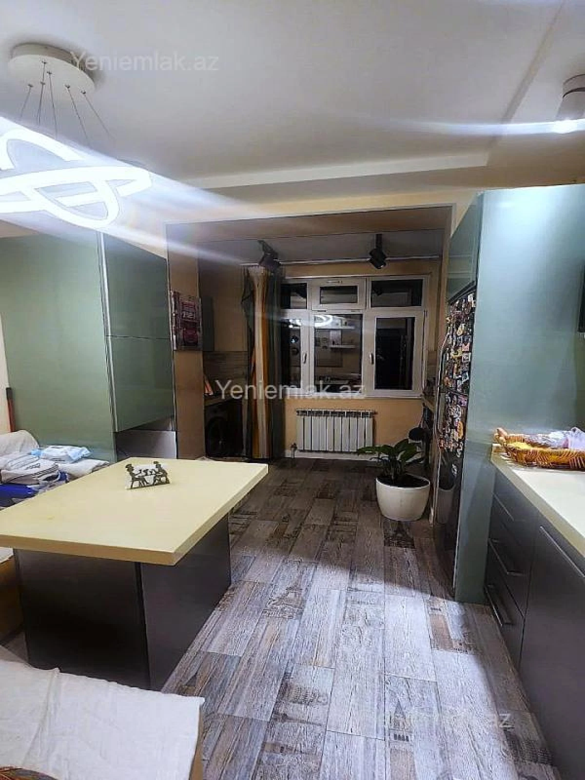 Satılır 2 otaqlı köhnə tikili 65 m²
