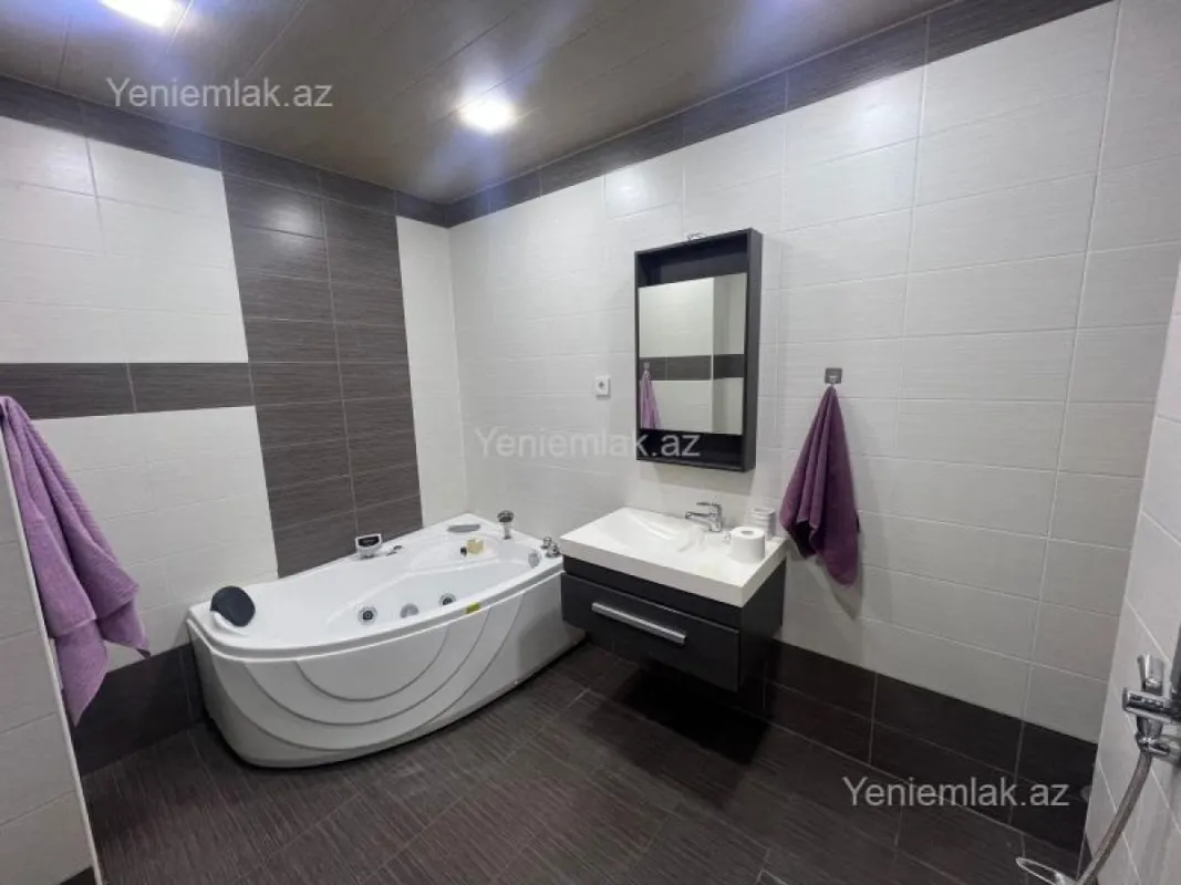 Satılır 3 otaqlı yeni tikili 138 m²