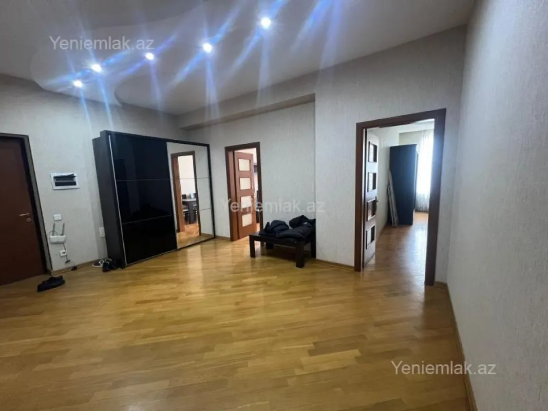Satılır 3 otaqlı yeni tikili 138 m²