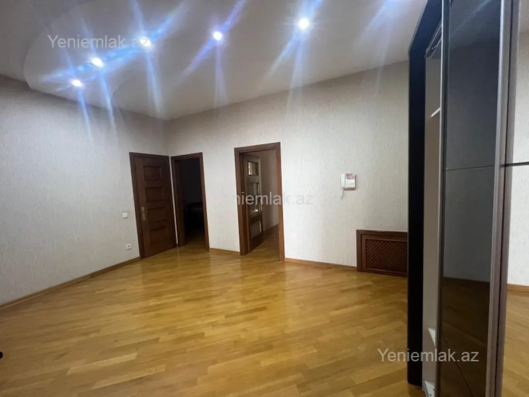 Satılır 3 otaqlı yeni tikili 138 m²