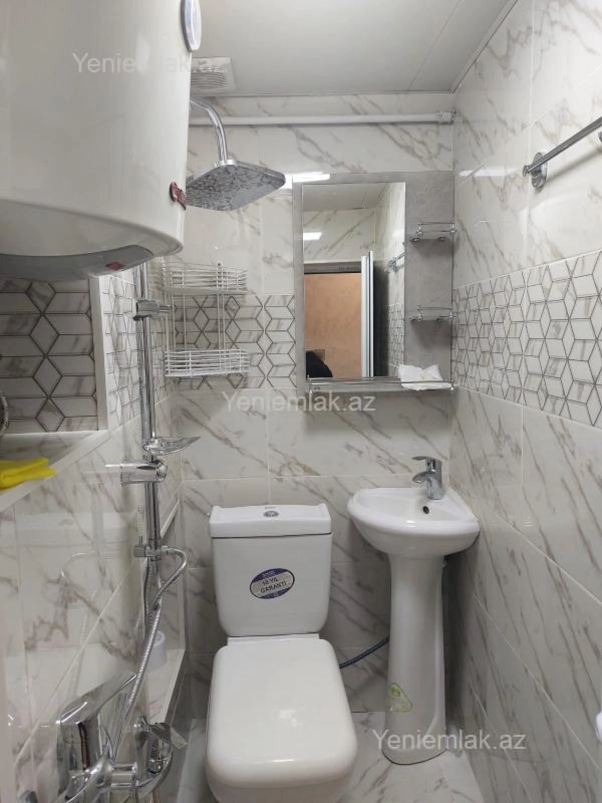 Satılır 2 otaqlı köhnə tikili 382 m²