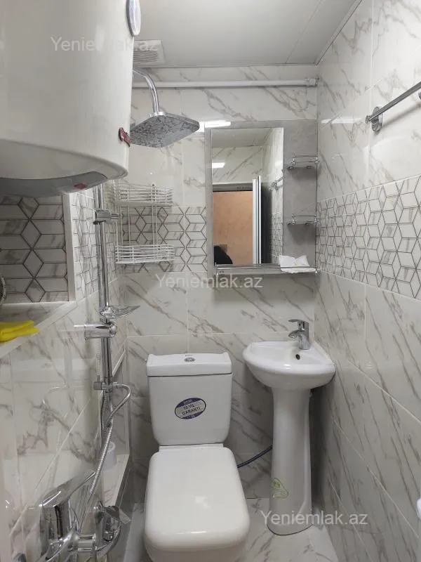Satılır 2 otaqlı köhnə tikili 382 m²
