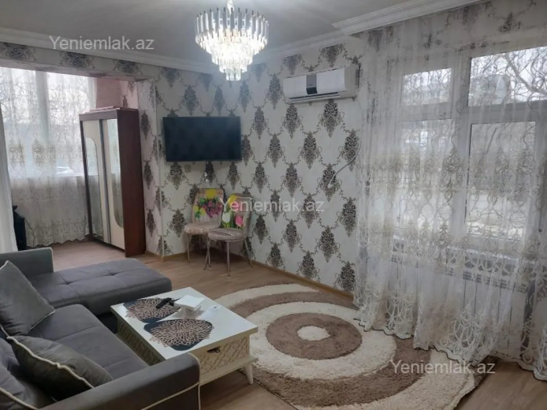 Satılır 2 otaqlı köhnə tikili 382 m²