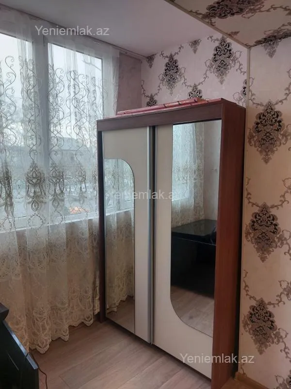 Satılır 2 otaqlı köhnə tikili 382 m²