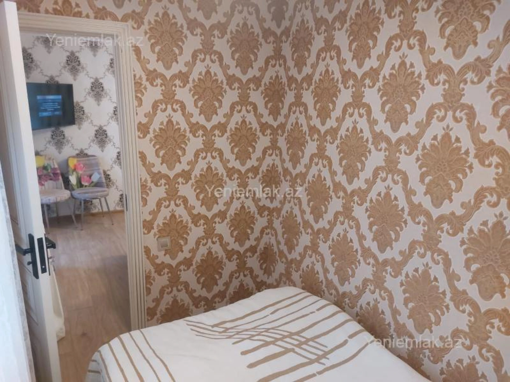 Satılır 2 otaqlı köhnə tikili 382 m²