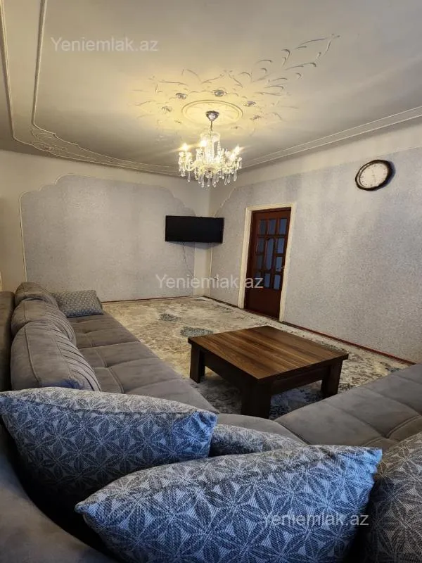 Satılır 5 otaqlı köhnə tikili 110 m²