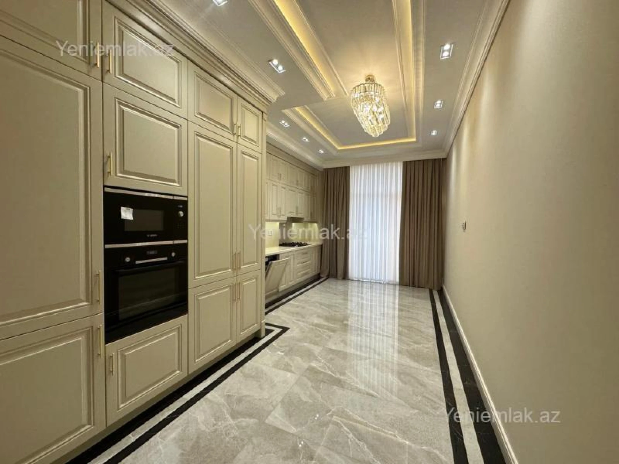 Satılır 4 otaqlı yeni tikili 240 m²